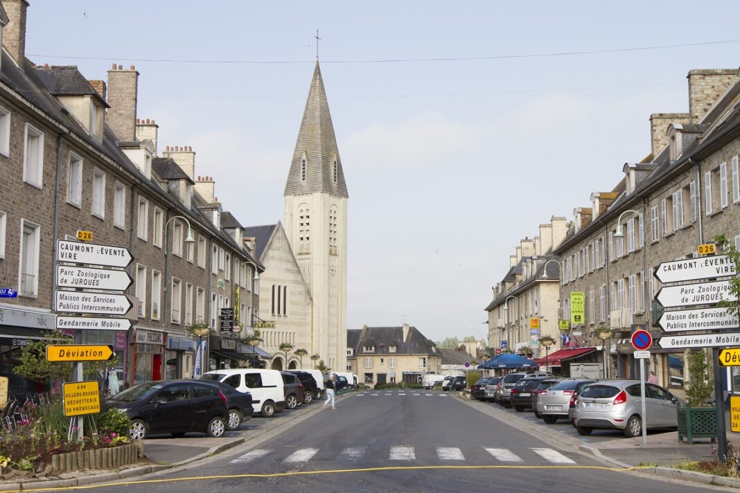 Visite guidée la reconstruction d&rsquo;Aunay-sur-Odon Place de l&rsquo;hotel de ville Villers-Bocage