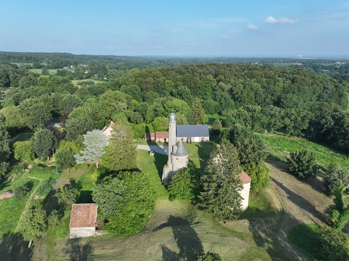 Visite libre des extérieurs Tour de Bonvouloir Juvigny Val d'Andaine
