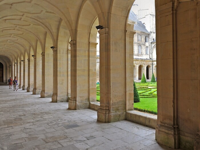 Visite libre du cloître et des expositions Abbaye-aux-Hommes - Hôtel de Ville Caen