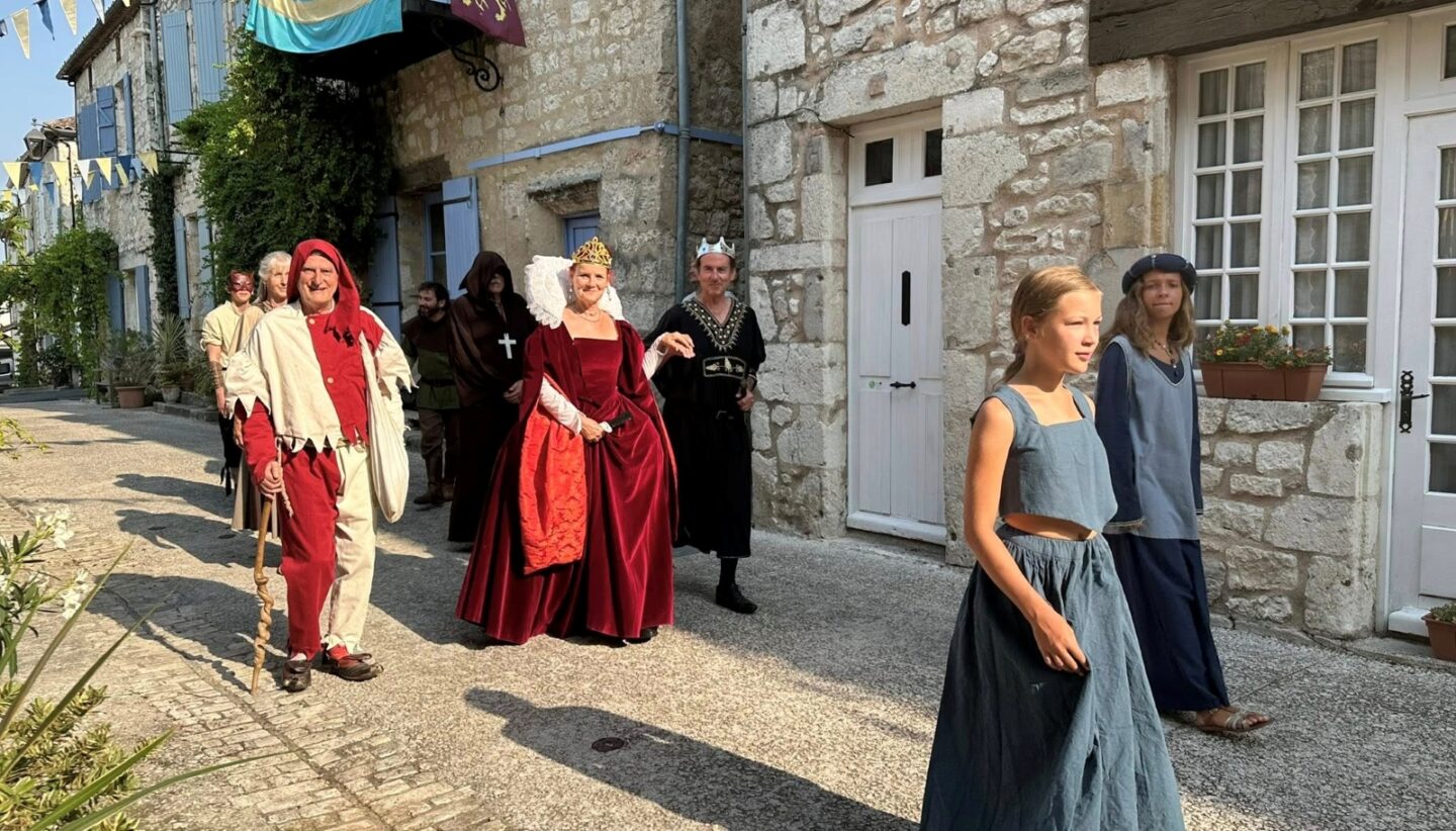 Visite Spectacle de Janouille aux Médiévales de Monflanquin 5 Place des Arcades Monflanquin 2026-08-15
