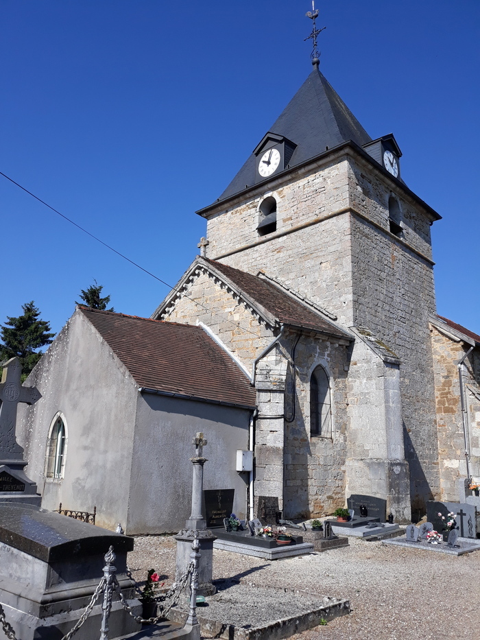 Visitez une église des XIIIe et XVIIe siècles Église Saint-Rémy Is-en-Bassigny