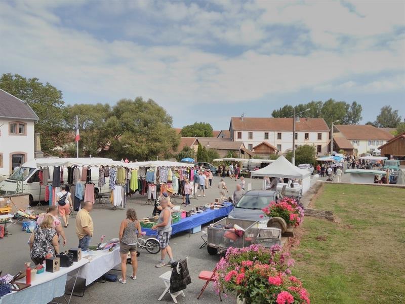 18ème vide-greniers de Valdange-Informatique Place de l’église La Bourgonce