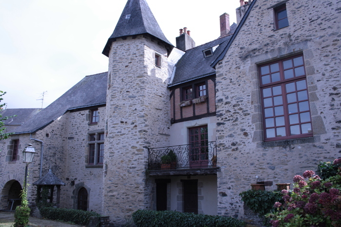 A COURS OUVERTES : BELLES DEMEURES DU CENTRE HISTORIQUE Cours ouvertes Laval
