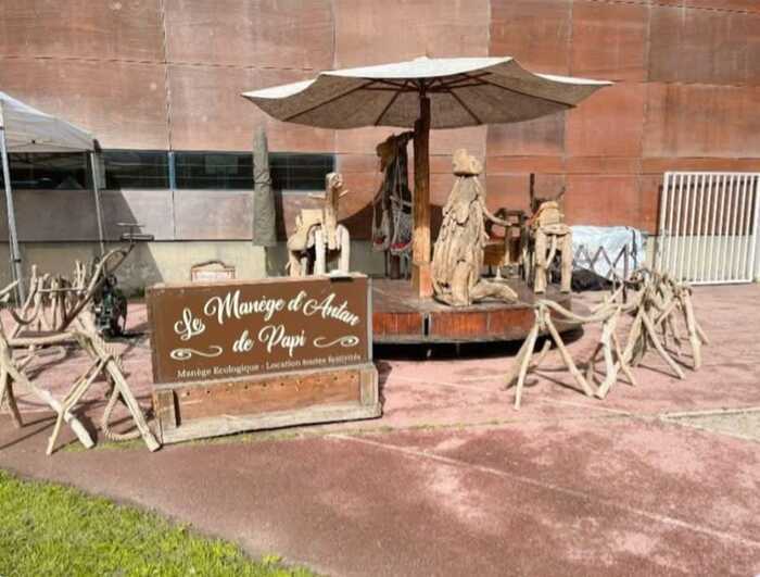 À la découverte du manège d'antan de Papi ! Église Saint-Martin Rousson