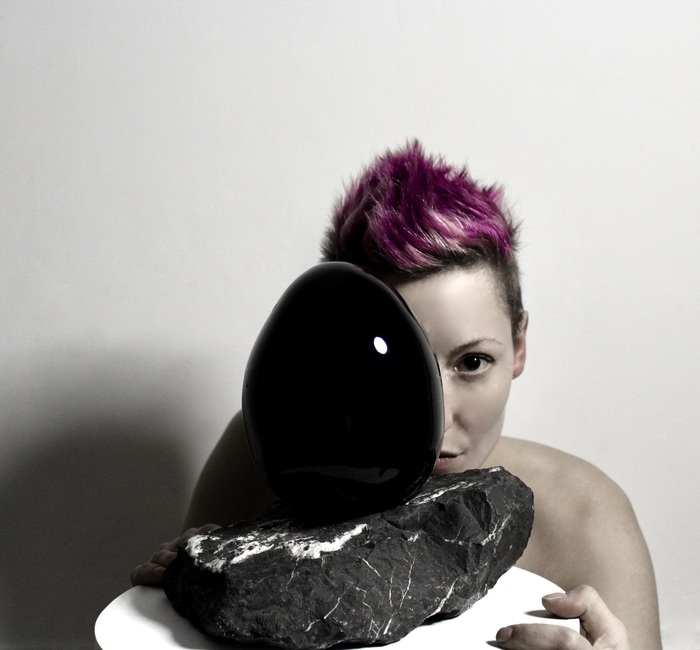 A la frontière du bijou et de la sculpture : Laetitia Bontems, CERFAV – Centre Européen de Recherches et de Formations aux Arts Verriers, Vannes-le-Châtel