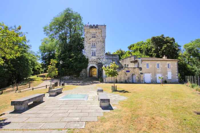 Andromusée : visite commentée du château de Montendre Château de Montendre Montendre