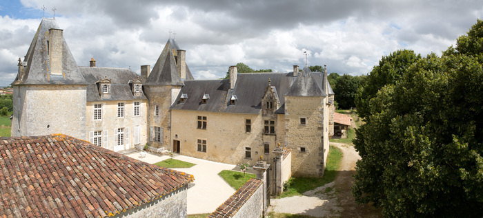 Atelier : autour du four à pain du château, Château de Bois Charmant, Les Nouillers