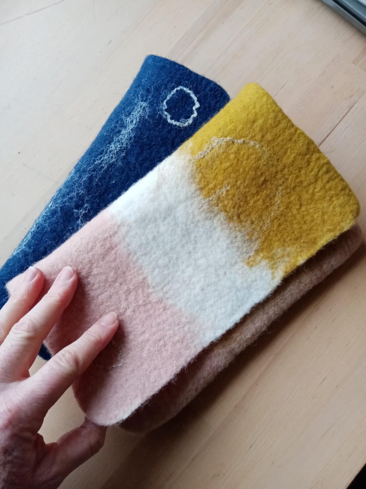 Atelier de laine feutrée pochette A mon atelier Clugnat