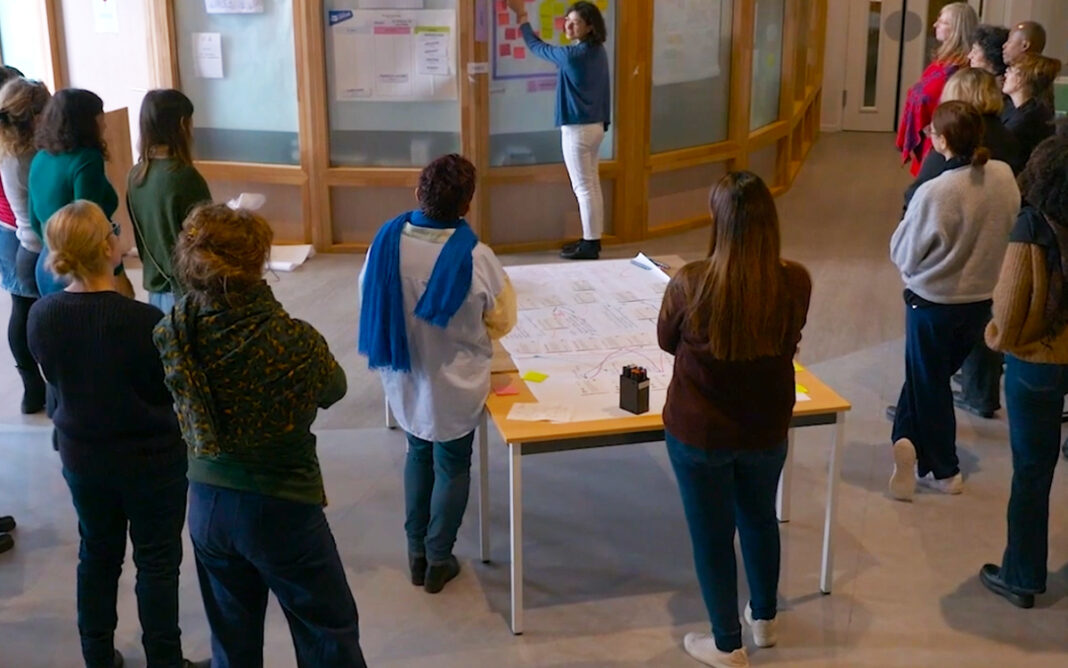 Atelier fresque de l’autisme Médiathèque Hélène Berr Paris