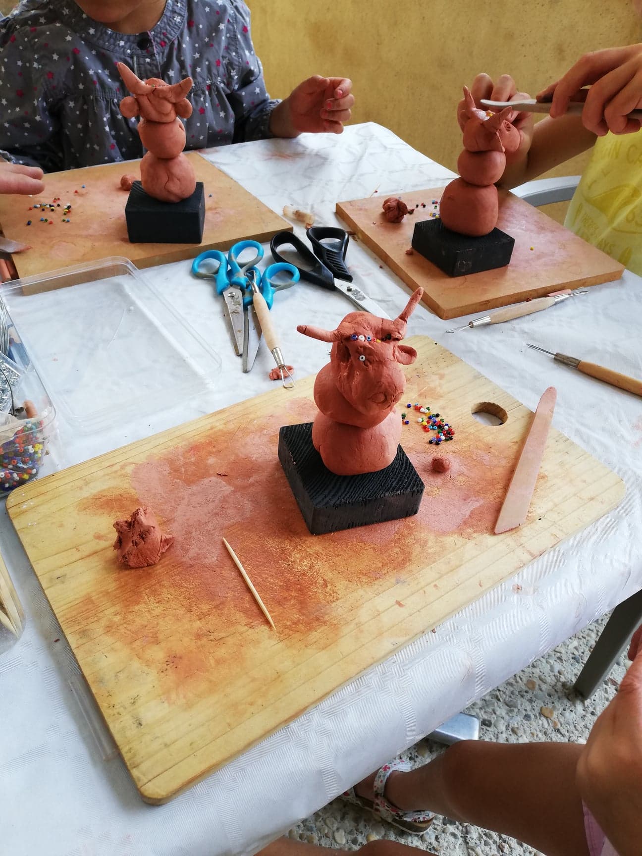Atelier modelage d’argile et visite du musée de la Maison du Patrtimoine Castandétois Castandet