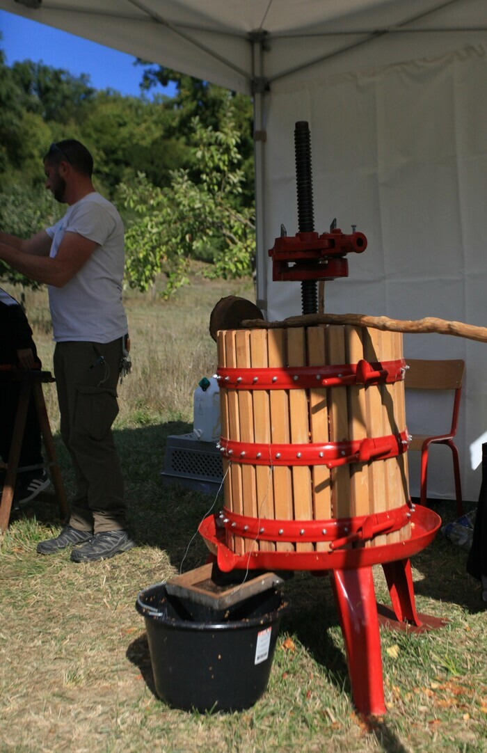 Atelier pressage de pommes, Domaine de Méréville, Le Mérévillois