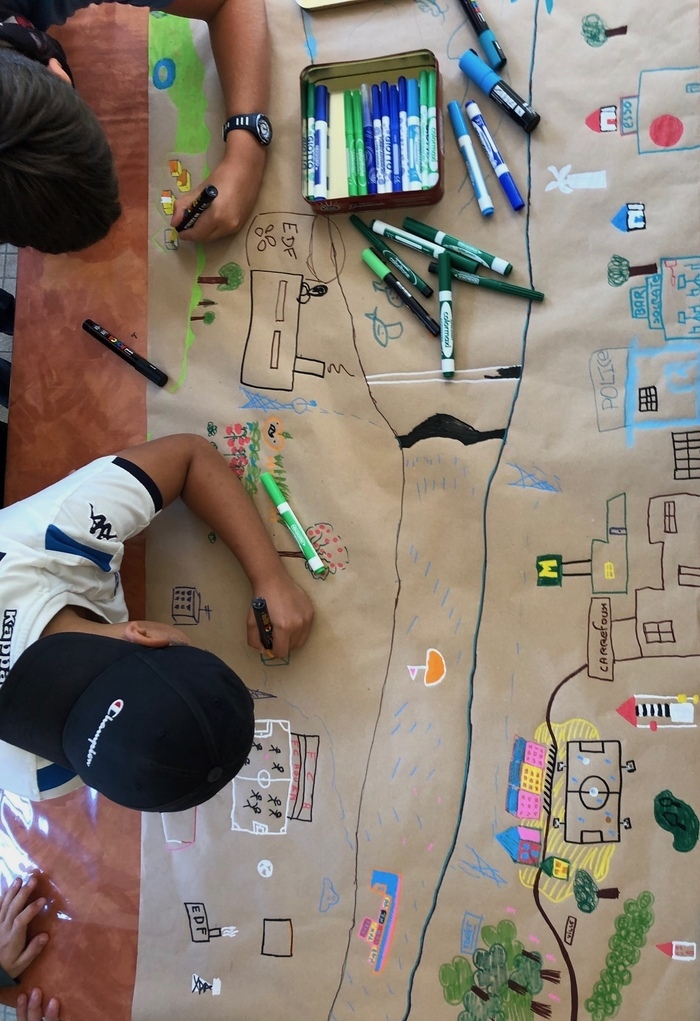 Atelier sur les cycles de l’eau, Devant le bateau chocolaté, Conflans-Sainte-Honorine