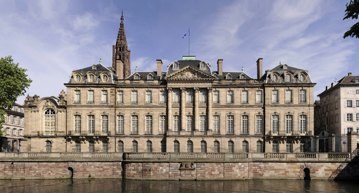 Atelier tout public dans la cour du Palais Rohan : Réalisation d&rsquo;un petit bouquet de fleurs fraîches, Palais Rohan, Strasbourg