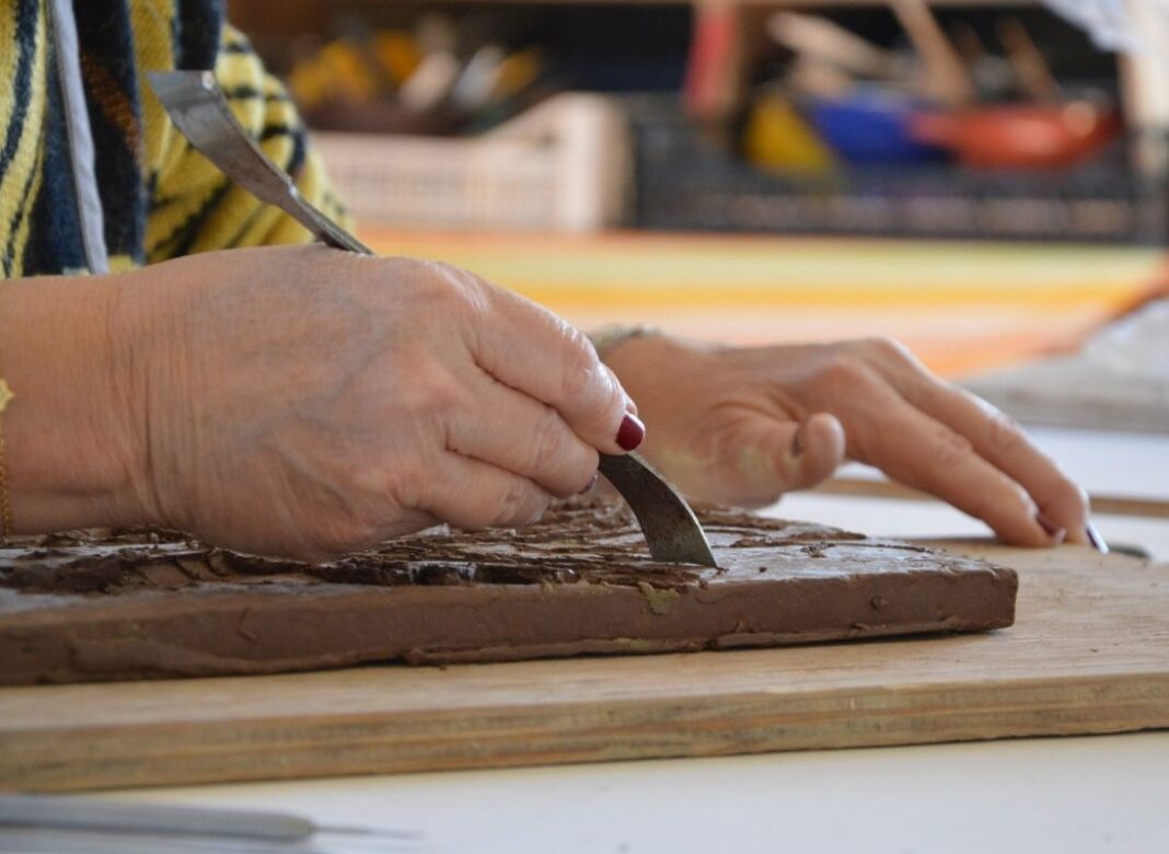 Atelier tuilo-gravure Atelier-Musée de la Terre Saint-Hilaire-les-Places