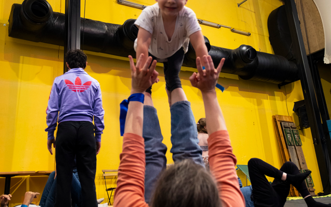 Ateliers cirque baby-parents pour s’amuser en famille RueWATT Paris