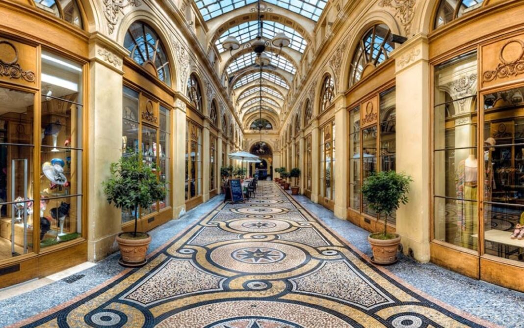 Balade au cœur des Passages Couverts Place Colette Paris
