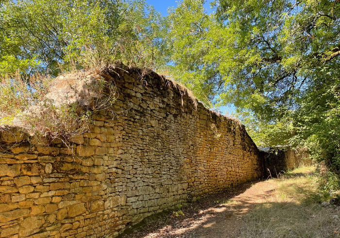 Balade : « Les remparts et le siège », Croisement du chemin de la Combe et la route de Montcabrier,, Duravel