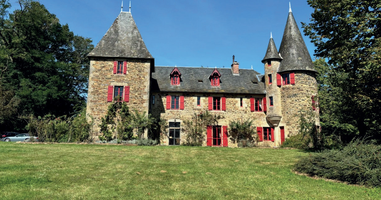 Balades secrètes en Corrèze À la découverte du château de Bellefond route de la piscine Lagraulière 2026-07-19