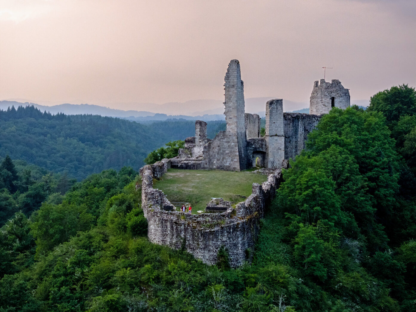 Balades secrètes en Corrèze Sur les traces des Troubadours Moustier-Ventadour