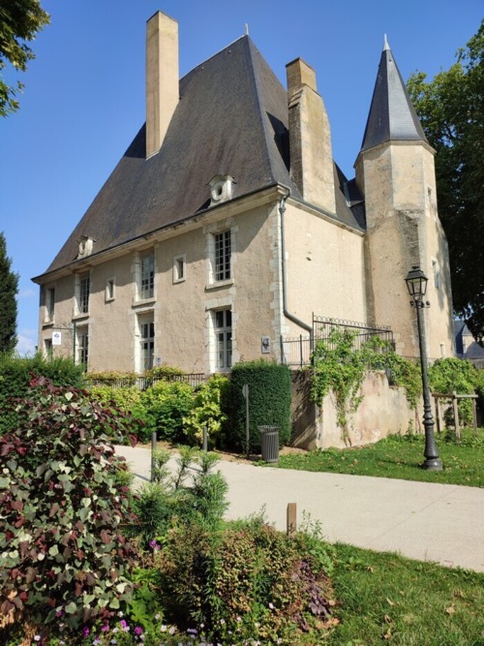 Bibliothèque de la Société archéologique de Vendôme, Hôtel du Saillant, Vendôme