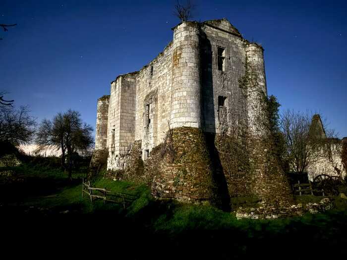 Bienvenue à la maison forte de Montfaucon, Château de Montfaucon, Jaunay-Marigny