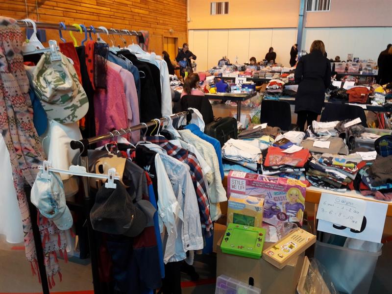 Bourse aux fournitures scolaires et vêtements  Rhinau