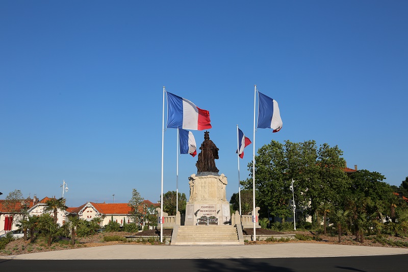 Cérémonie journée nationale à la Mémoire des victimes de la rafle du Vel’d’Hiv Place de Verdun, monument aux morts Arcachon