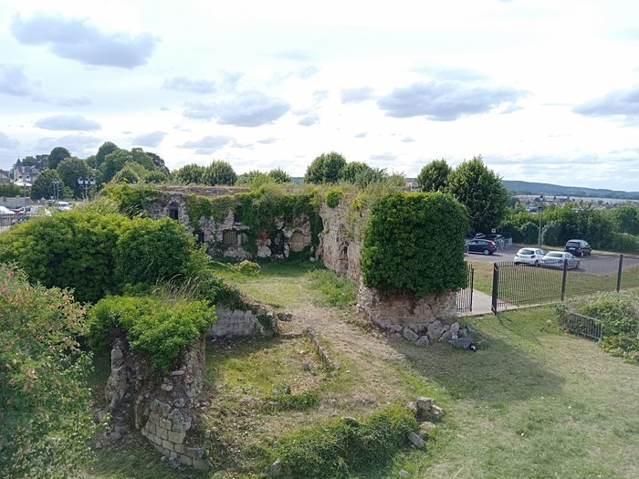 Château de Beaumont-sur-Oise Château féodal Beaumont-sur-Oise