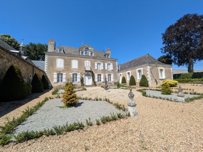 Château de La Montchevalleraie Château de la Montchevalleraie Segré-en-Anjou Bleu