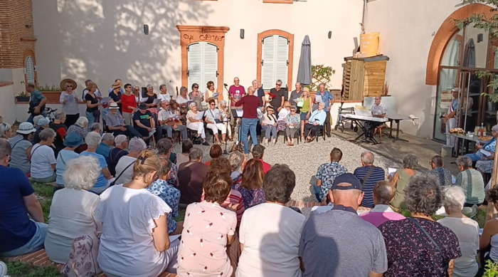 Chœur « Les Mots Bleus » interprétant des chants traditionnels occitans, Salle Ginette Forgues, Castanet-Tolosan