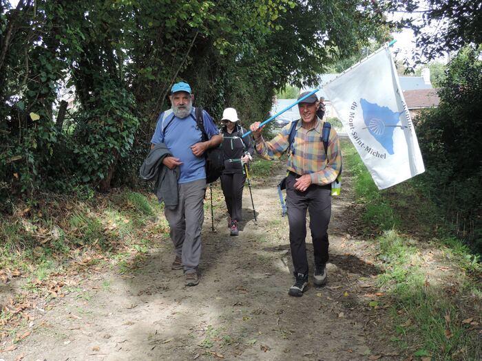 Circuit : marche sur les traces des miquelots, Église Saint-Médard, Dragey-Ronthon