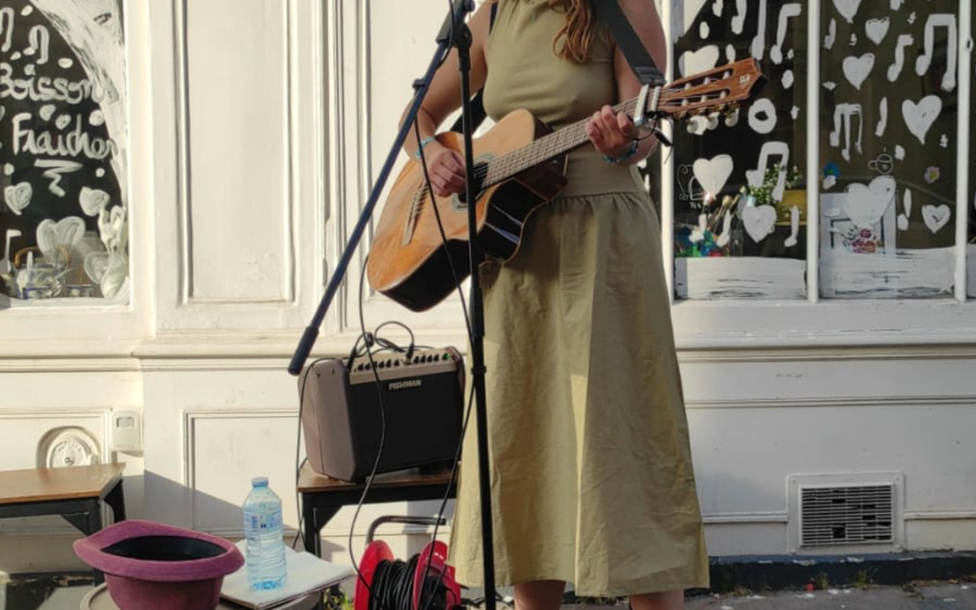 Concert : Alysse guitare & voix Feuille Blanche, Café Noir Paris