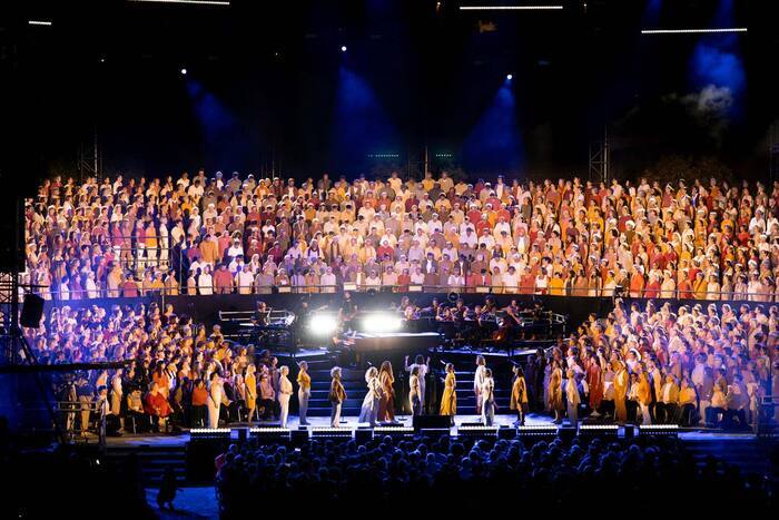 Concert des Fous Chantants Arènes du Tempéras Alès