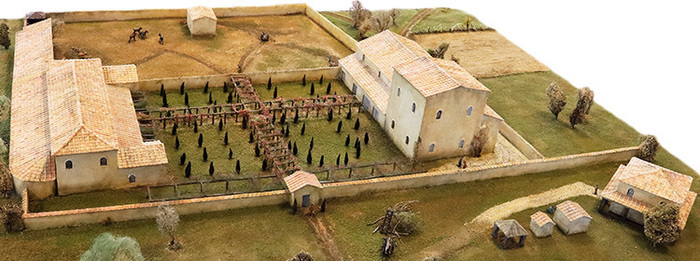 Découverte de la maquette de la villa gallo-romaine de Richebourg, Château de Richebourg et motte castrale, Richebourg