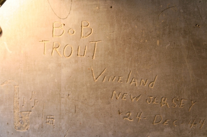 Découverte des graffitis américains dans le grenier de l’école, Ecole des Lilas, Kalhausen