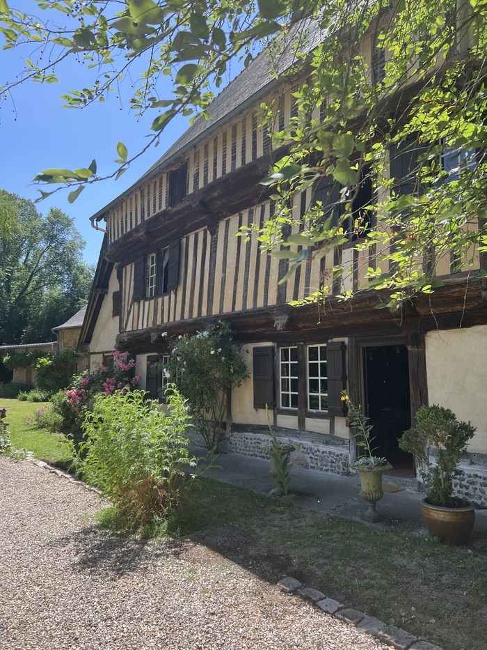Découverte d’un manoir du XVe siècle en pans de bois et torchis en Picardie Verte, Ancien prieuré de Saint-Arnoult, Saint-Arnoult