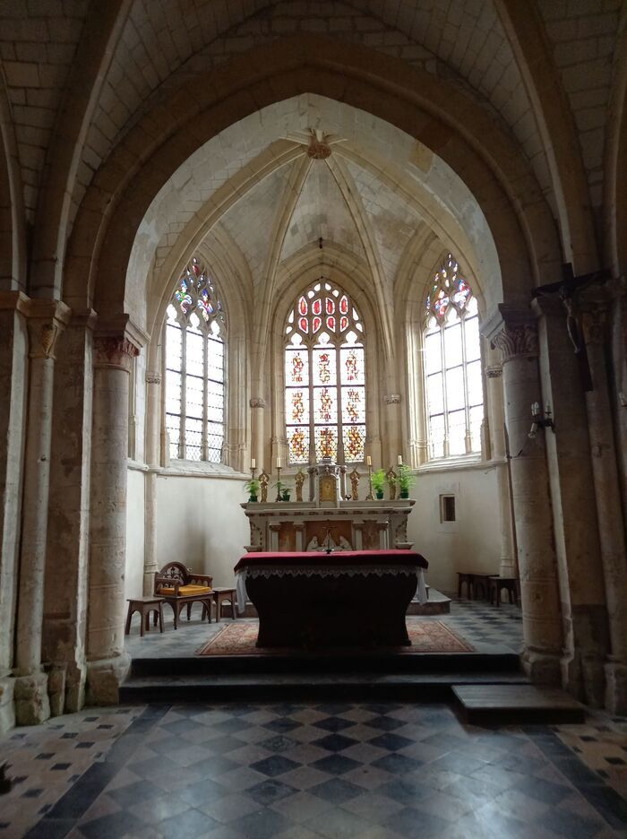 Découverte d&rsquo;une église romane du XIIe siècle, Église Saint-Pierre et Saint-Paul, Machault