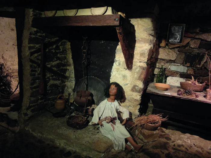 Découverte immersive de l’histoire locale : un voyage à travers les siècles dans une maison consulaire du XVIe siècle, Mémoires Lacaunaises – Musée histoire et patrimoine, Lacaune