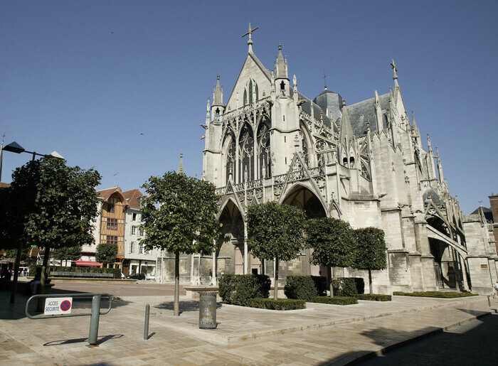Découvrez en famille les vitraux d'une basilique Église Saint-Urbain Troyes