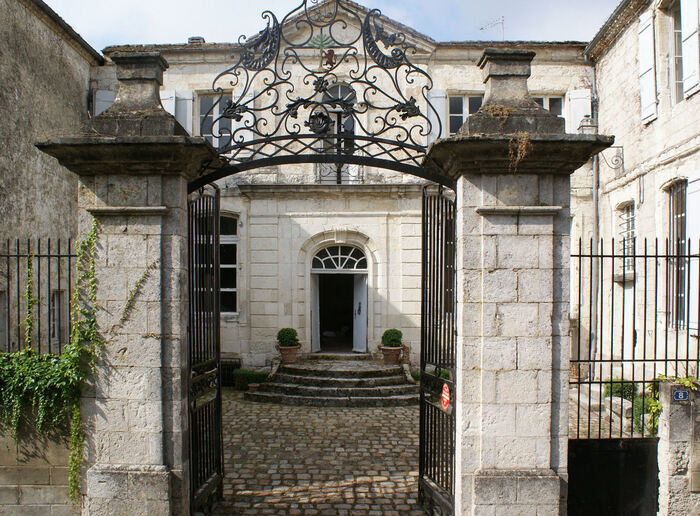 Découvrez la maison de Cours de Thomazeau à Castillonnès, Hôtel de Cours de Thomazeau, Castillonnès