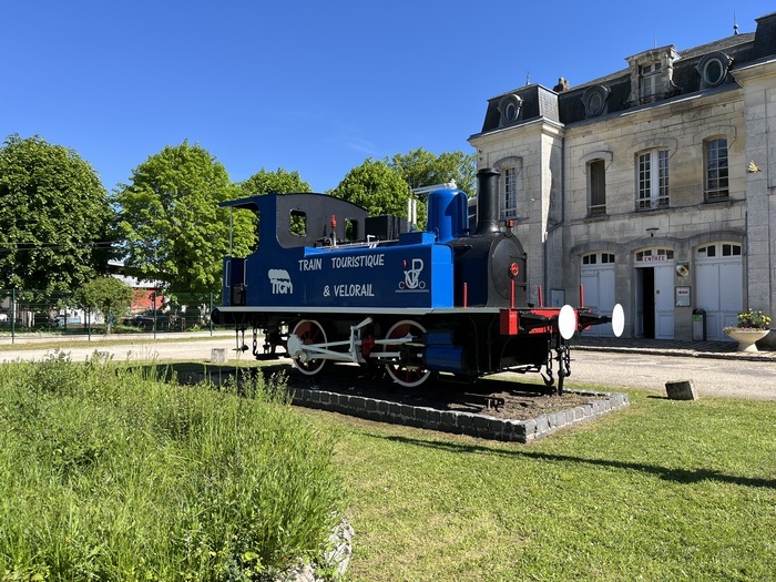 Découvrez le train touristique Guitres-Marcenais !, Gare de Guîtres, Guîtres