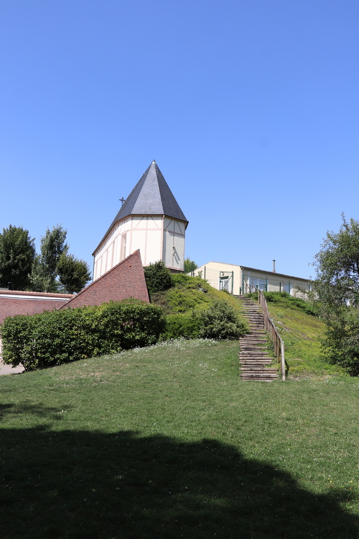 Découvrez l'histoire de la tuilerie et de son fondateur Louis Brisson Chapelle de la Tuilerie Saint-Parres-aux-Tertres