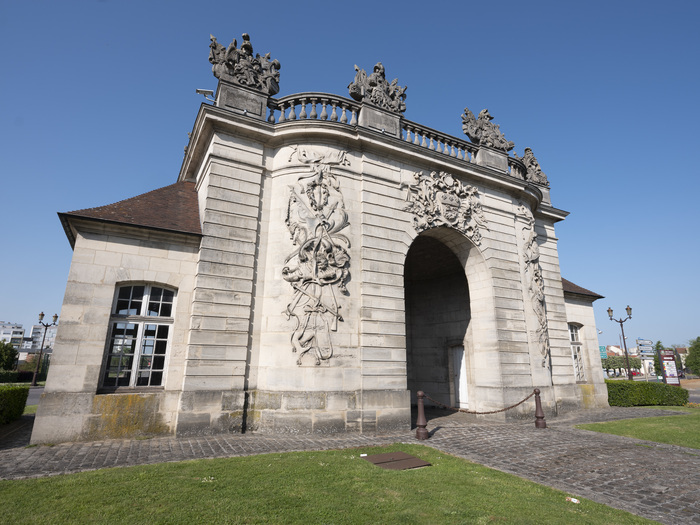 Découvrez un des derniers vestiges des fortifications d&rsquo;une ville, Porte du Pont, Vitry-le-François