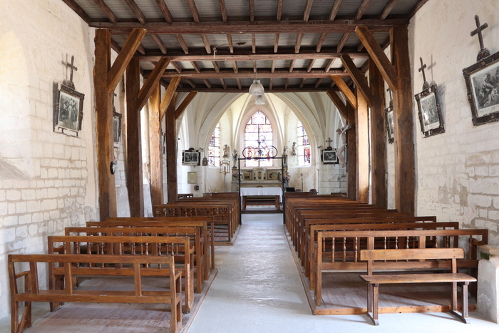 Découvrez un magnifique gisant dans une église romane, Église Saint-Léon II, Thennelières