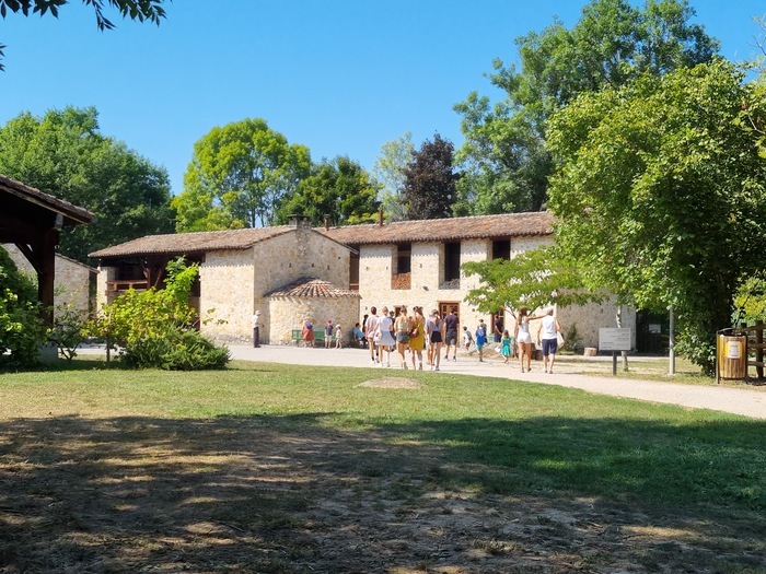 Démonstration aux forges de Pyrène Les Forges de Pyrène Montgailhard