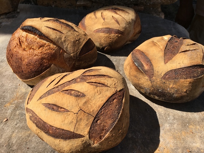 Démonstration de cuisson de pain dans le four banal du XIVe siècle, Four banal, Urval