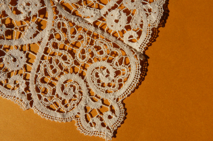 Démonstration dentelle et broderies Médiathèque La Caroline Corbie