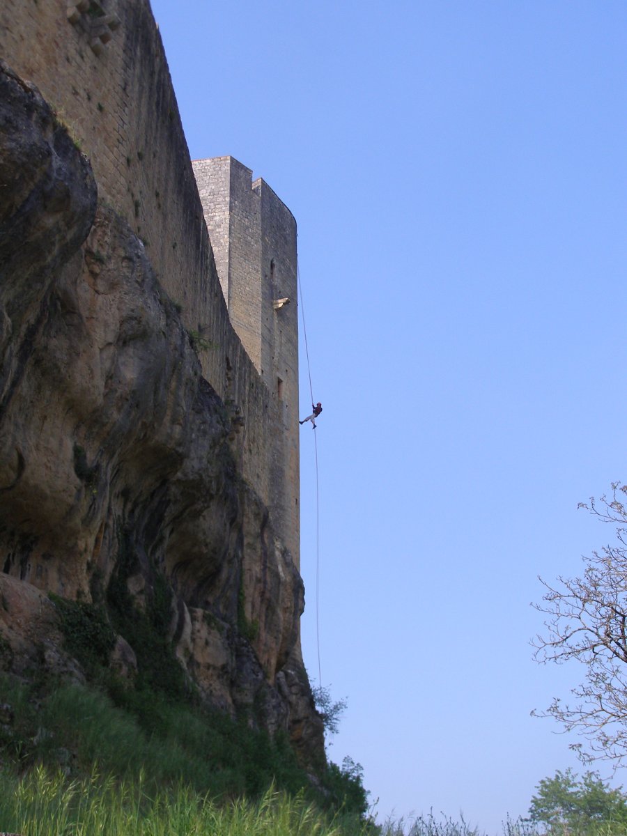 Descente en rappel du donjon de Gavaudun  Gavaudun