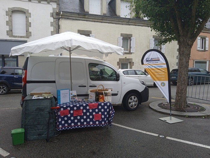 Echanges autour du tri, de la prévention des déchets et du compostage, Marché d&rsquo;Elliant, Elliant