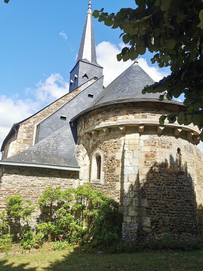 Église Saint-Pierre, Église, Chenillé-Champteussé